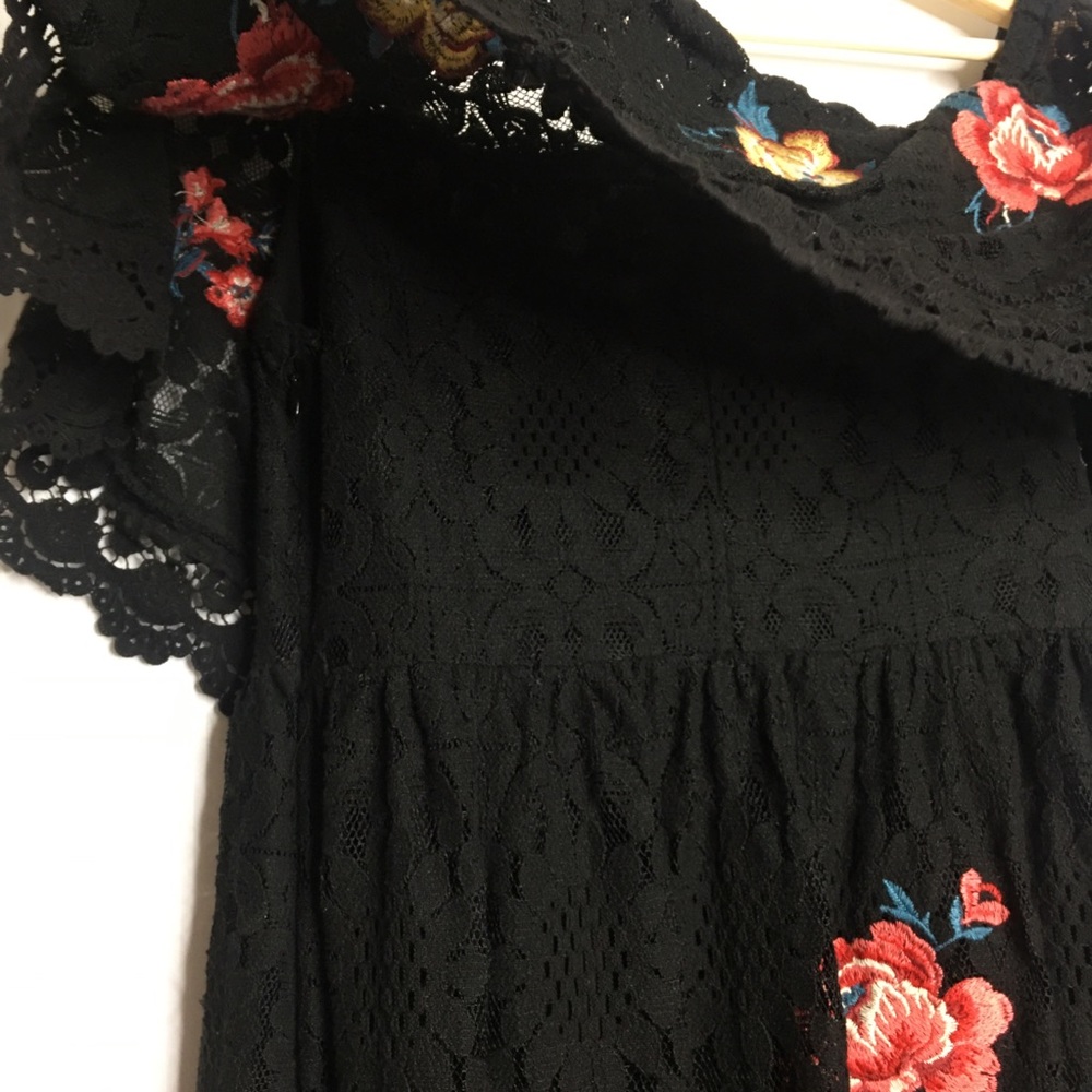 Floral Off-Shoulder Black Dress - Picture 7 of 9